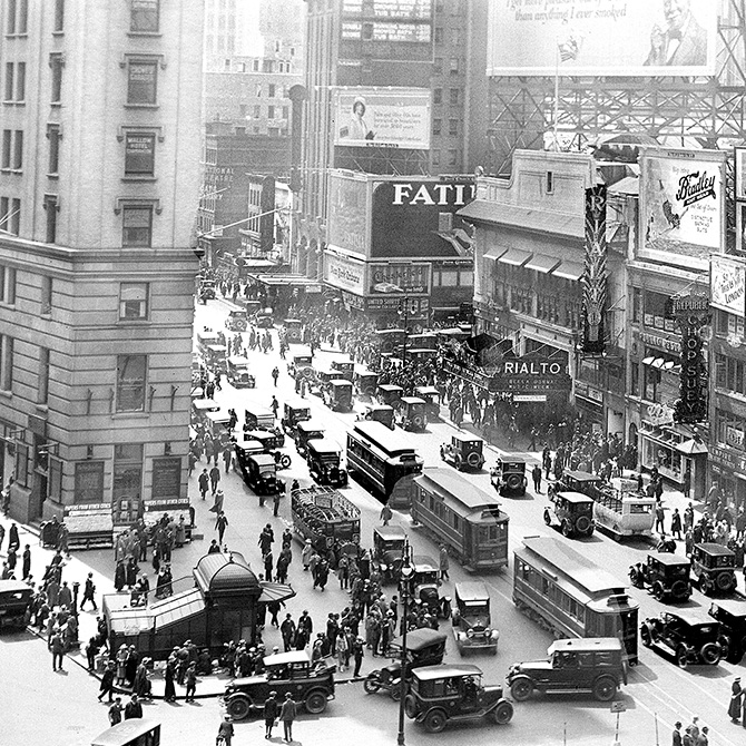 Enlargeable black & white photo of a busy city street in the 1920s