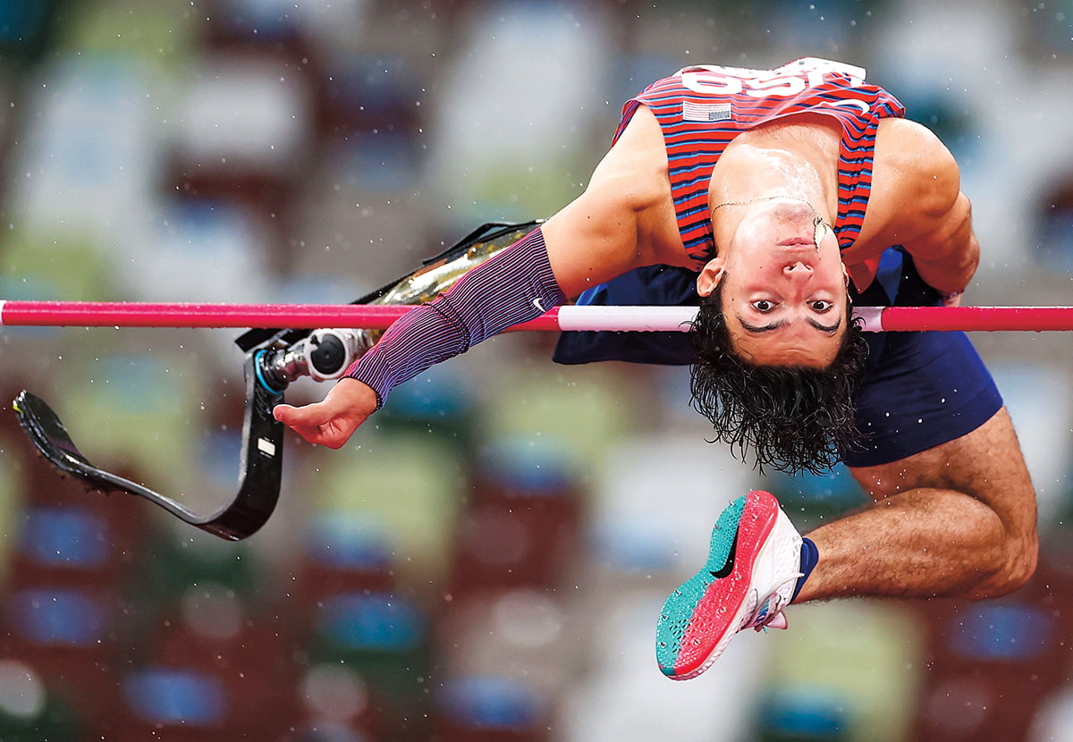 Photo of a runner with a prothetic leg executing the pole vault