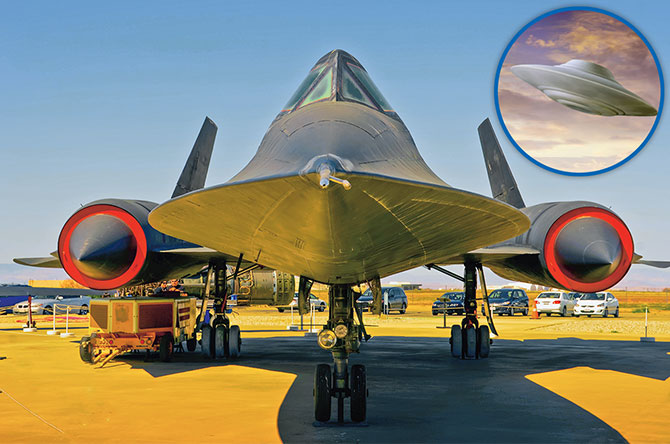 Enlargeable photo of a spy plane and a photo of a UFO to show their similarities